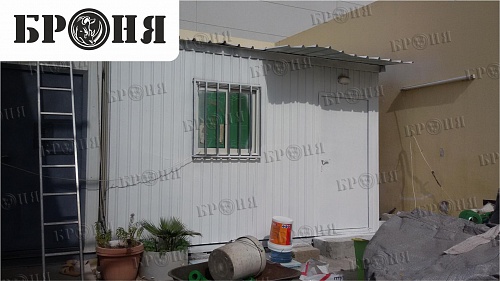 The application of Insulation Bronya on utility room from metal sheeting. Saudi Arabia (video+photo)