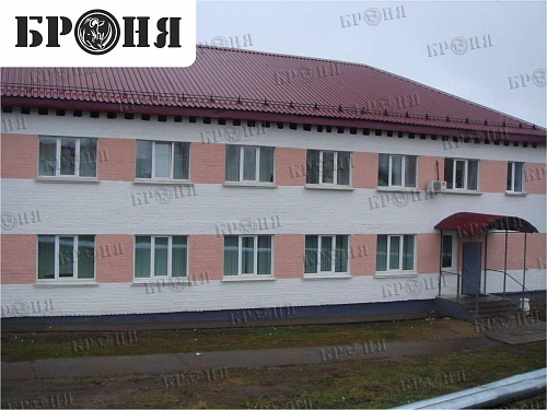 Insulation Bronya on the facade of the administrative building of the Sverdlovsk railway