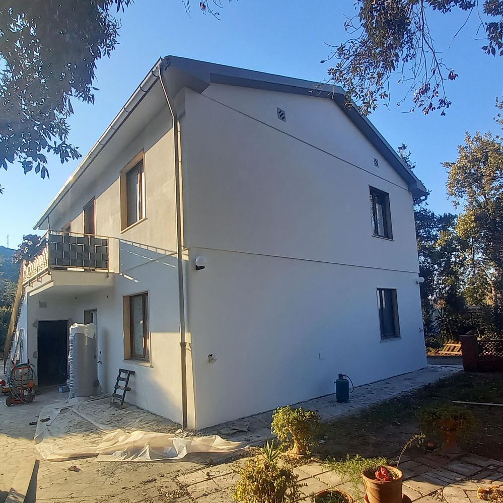 Application of Bronya Facade NF for thermal insulation of cottages in Piombino in Italy