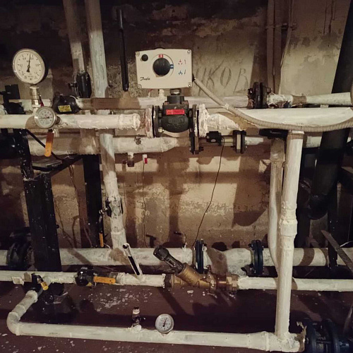 Application of Bronya Classic For thermal insulation of hot and cold water pipes of a multi-storey building in the city of Cherepovets, Vologda region (photo)