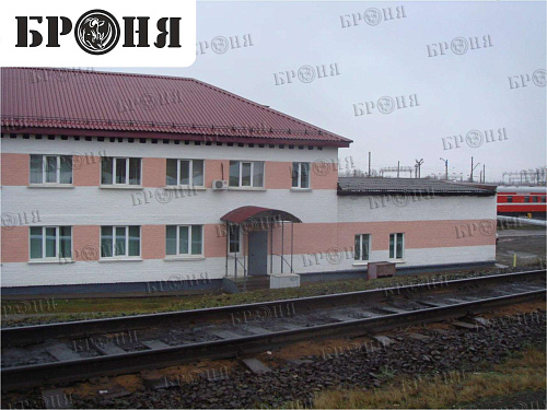 Insulation Bronya on the facade of the administrative building of the Sverdlovsk railway
