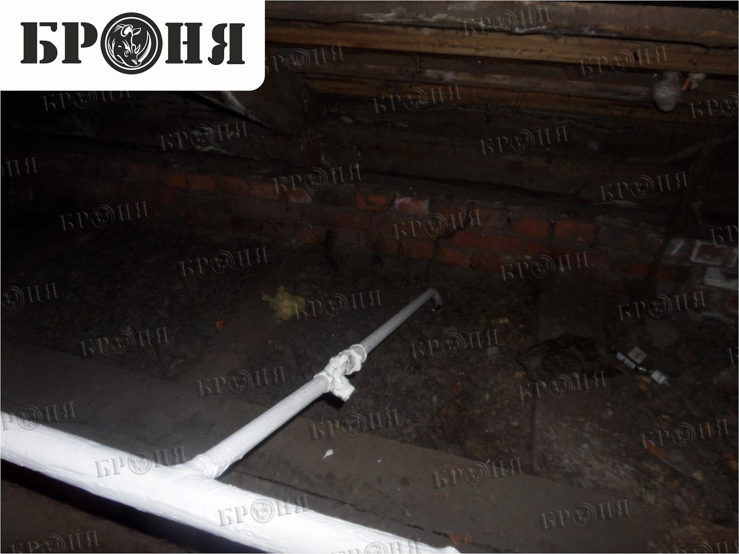 Череповец, трубы чердачного помещения жилого дома