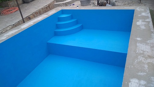 Application Bronya Akvablok Expret for pool waterproofing in the city of Simferopol, Crimea (photo)