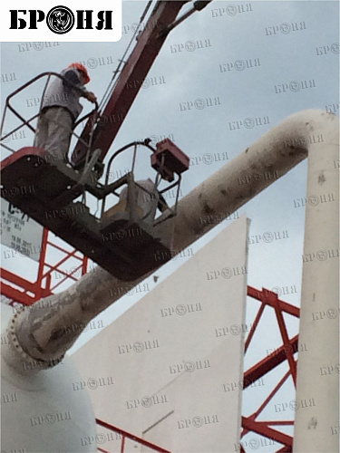 Thermal insulation Bronya Winter when isolating oil storages, equipment and pipelines of the Variogan field, Lukoil, Tyumen Region (photo)
