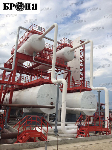 Thermal insulation Bronya Winter when isolating oil storages, equipment and pipelines of the Variogan field, Lukoil, Tyumen Region (photo)