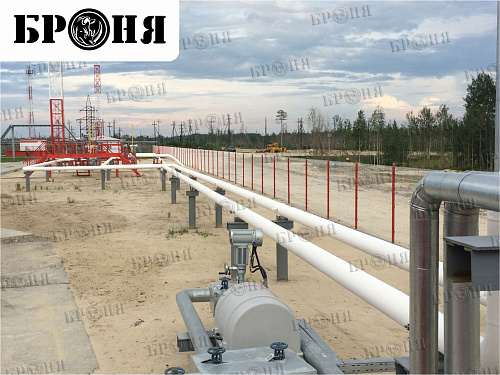Thermal insulation Bronya Winter when isolating oil storages, equipment and pipelines of the Variogan field, Lukoil, Tyumen Region (photo)