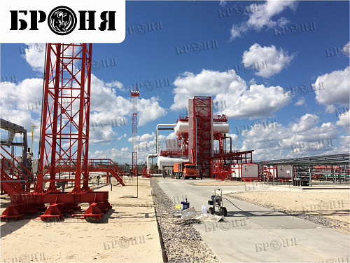 Thermal insulation Bronya Winter when isolating oil storages, equipment and pipelines of the Variogan field, Lukoil, Tyumen Region (photo)