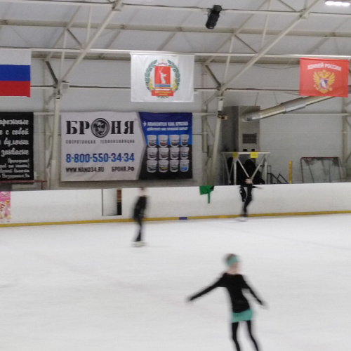 Размещение рекламного баннера Теплоизоляция Броня на ледовом катке "Новое поколение" в г. Волгограде (фото и видео)