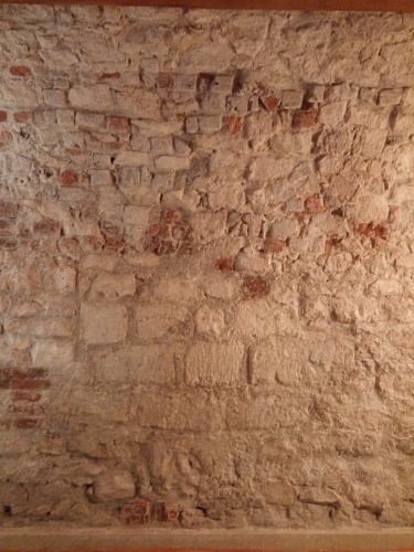 Water repellent Bronya on the walls of the wine cellar of the ancient castle. Poland (photo + video)