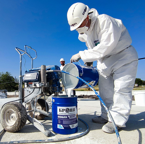 Waterproofing Bronya Aquablock Expert, during the repair of the roof of an Industrial building (photo and video)