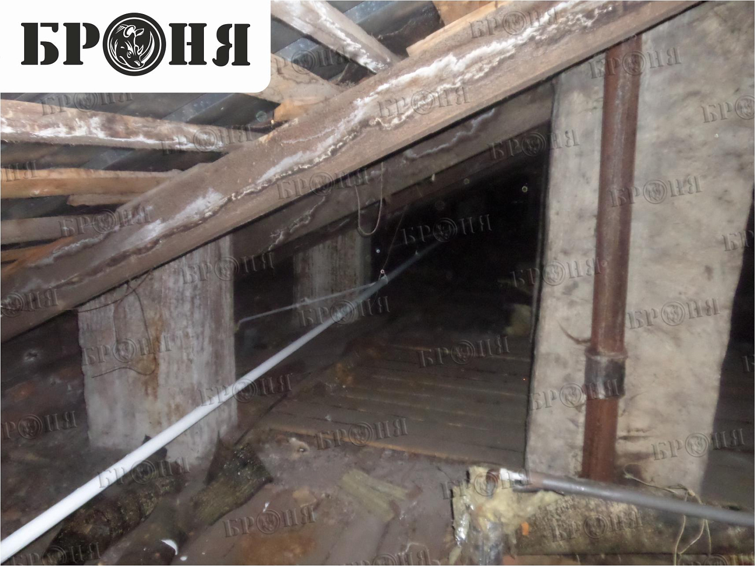 Череповец, трубы чердачного помещения жилого дома