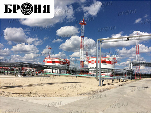 Thermal insulation Bronya Winter when isolating oil storages, equipment and pipelines of the Variogan field, Lukoil, Tyumen Region (photo)