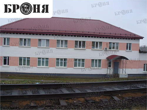 Insulation Bronya on the facade of the administrative building of the Sverdlovsk railway