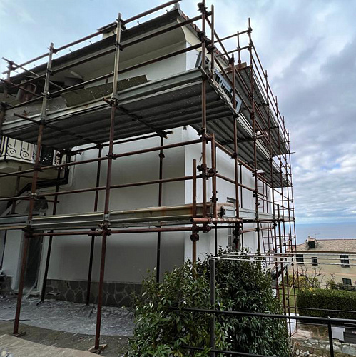 Bronya Facade during the insulation of another Large three-story townhouse in Italy (photo)