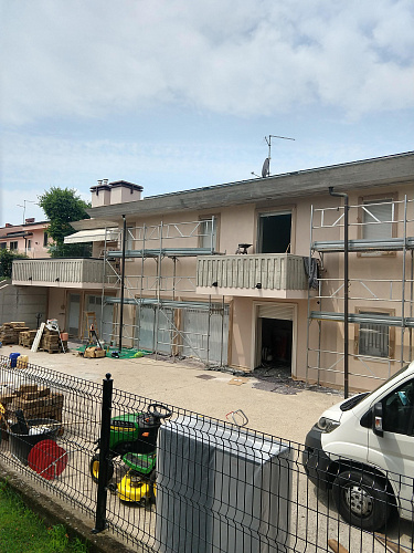 Применение Броня Фасад в работах по теплоизоляции фасада крупного двухэтажного таунхауса в Италии 